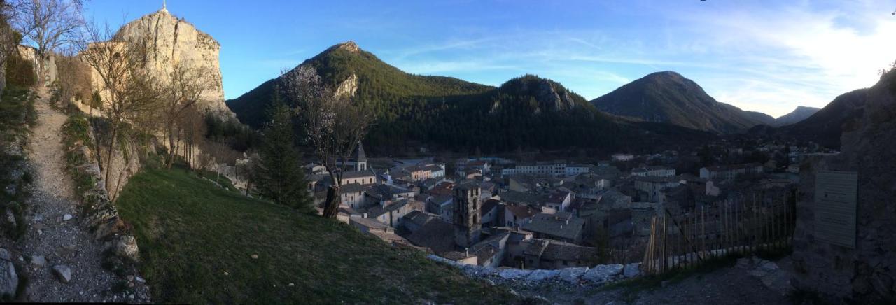 Aqui Sian Ben Hotel Castellane Kültér fotó